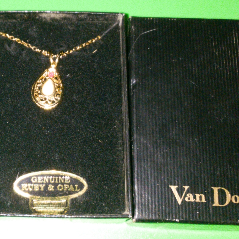Vintage Van Doran Genuine Ruby & Opal necklace